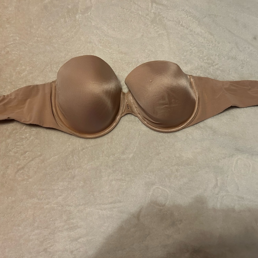 Strapless nude colored bra. Victoria’s Secret. Suade interior for anti slip. 36D